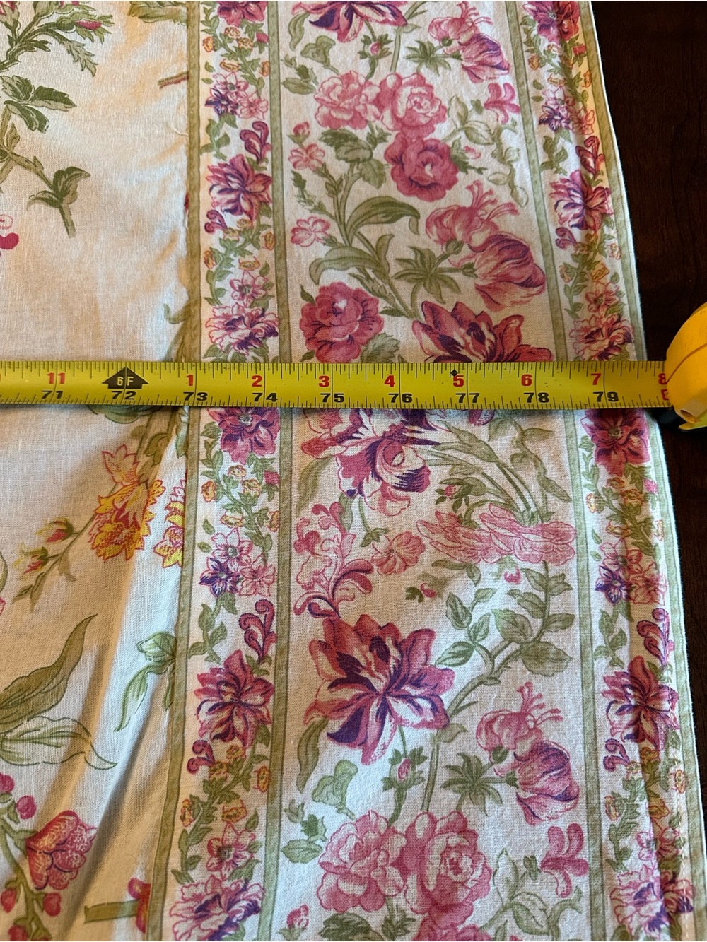 April Cornell approx 59 3/4 x 80 tablecloth - Picture 6 of 7